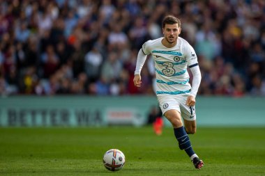 Chelsea 'nin 19 numaralı Mason Mount Premier Lig maçında topla koşar Aston Villa, Chelsea' ye karşı Villa Park, Birmingham, İngiltere, 16 Ekim 202