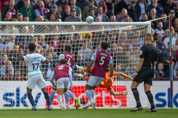 Raheem Sterling Chelsea Shoots Hits Bar Premier League Match Aston — Stock Photo, Image