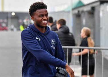 Plymouth Argyle tam geri Bali Mumba (17), Papa John 's Trophy maçı sırasında Plymouth Argyle' a karşı Crystal Palace U21, Home Park, Plymouth, İngiltere, 18 Ekim 202