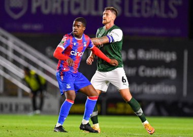 Plymouth Argyle defans oyuncusu Dan Scarr (6) Papa John 's Trophy maçında savunma yaptı Plymouth Argyle - Crystal Palace U21, Home Park, Plymouth, İngiltere, 18 Ekim 202