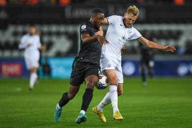 18 Ekim 2022 'de Swansea.com Stadyumu, Swansea, İngiltere' de düzenlenen Sky Bet Şampiyonası 'nda Swansea City - Reading maçında Reading' in 11 numaralı oyuncusu Harry Darling 'i alt etti.