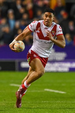 Tonga 'dan Tolutau Koula, 18 Ekim 2022' de İngiltere 'nin St. Helens kentinde oynanan Rugby Ligi Dünya Kupası 2021 maçında Tonga ve Papua Yeni Gine maçında ilk hamlesini yaptı.