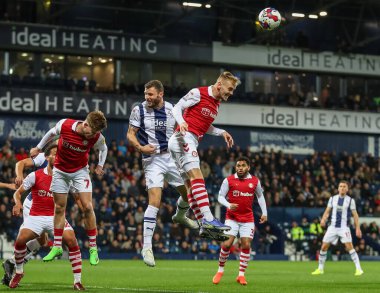 Bristol City 'den Mark Sykes 18 Ekim 202' de İngiltere 'nin başkenti West Bromwich Albion' a karşı Bristol City 'de oynanan Gökyüzü İddia Şampiyonası maçında topu açık farkla önde götürüyor.