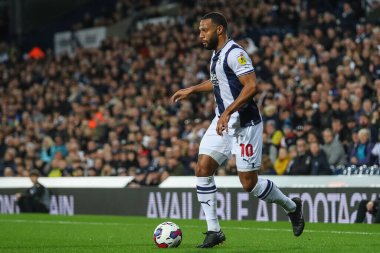 West Bromwich Albion 'dan Matt Phillips 18 Ekim 202' de The Hawthorns, West Bromwich, İngiltere 'de West Bromwich Albion ile Bristol City arasındaki maç sırasında iş başında.