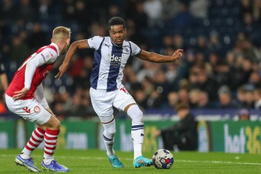 West Bromwich Albion 'dan Grady Diangana, West Bromwich Albion' a karşı Bristol City 'nin 18 Ekim 202' de oynadığı The Hawthorns, West Bromwich maçında pas attı.