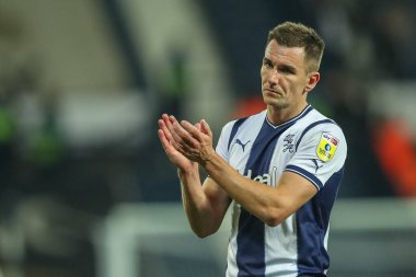 West Bromwich Albion 'dan Jed Wallace 18 Ekim 202' de The Hawthorns, West Bromwich, İngiltere 'de oynanan West Bromwich Albion-Bristol maçı sonrasında ev sahibi taraftarları alkışlıyor.
