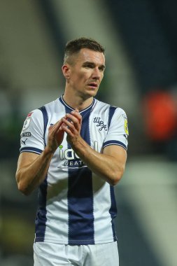 West Bromwich Albion 'dan Jed Wallace 18 Ekim 202' de The Hawthorns, West Bromwich, İngiltere 'de oynanan West Bromwich Albion-Bristol maçı sonrasında ev sahibi taraftarları alkışlıyor.