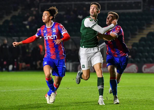 Plymouth Argyle Frente Ryan Hardie Batalhas Para Bola Durante Partida — Fotografia de Stock