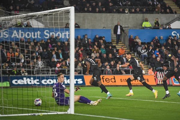 Yakou Mate Readingスコアは スカイベット選手権の試合中に0 1を作るためにSwansea Com Stadium Swansea United Kingdom — ストック写真