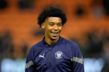Blackpool 'dan 42 numaralı Tayt Trusty, 19 Ekim 202' de Bloomfield Road, Blackpool 'da Blackpool-Hull City maçından önce ısınıyor.