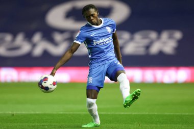 Birmingham City 'den Emmanuel Longelo 19 Ekim 202' de St Andrews, Birmingham 'da oynanan Gökyüzü İddia Şampiyonası maçında topu sürüyor.