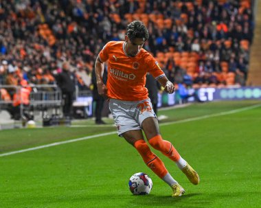 Blackpool # 25 numaralı Theo Corbeanu, 19 Ekim 202 'de Bloomfield Road, Blackpool' da oynanan Blackpool-Hull City maçında maç sırasında hareket halindeydi.