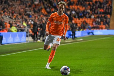 Blackpool 'dan Callum Wright 19 Ekim 202' de Bloomfield Road, Blackpool 'da oynanan Blackpool-Hull City maçında topa vuruyor.
