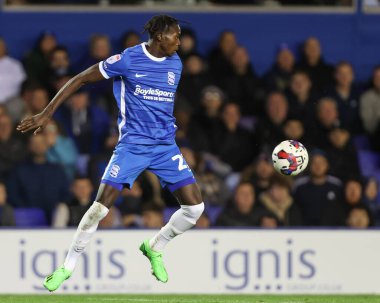 Birmingham City 'den Emmanuel Longelo 19 Ekim 202' de St Andrews, Birmingham 'da oynanan Gökyüzü İddia Şampiyonası maçında topu kontrol ediyor.