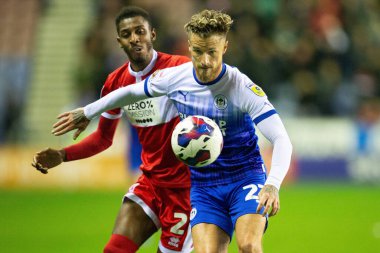 Wigan Atletizm 'den Joe Bennett 19 Ekim 202' de Wigan Atletizm Şampiyonası 'nda Wigan Atletizm ve Middlesbrough maçında topu temizledi.