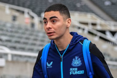 Newcastle United 'dan Miguel Almirn # 24 Premier League karşılaşması öncesinde St Jamess Park' a varır. Newcastle United - Everton St.James 's Park, Newcastle, İngiltere, 19 Ekim 2022