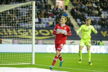 Middlesbrough 'dan Duncan Watmore, 19 Ekim 202' de Wigan Atletizm Karşıtı Middlesbrough 'a karşı oynanan Gökyüzü İddia Şampiyonası maçında 1-2 kazanma hedefini kutluyor.