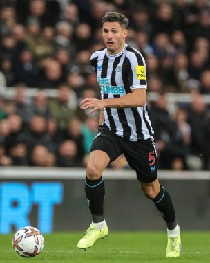 Newcastle United 'dan Fabian Schr # 5 Premier League maçı sırasında Newcastle United Everton' a karşı St. James 's Park, Newcastle, İngiltere, 19 Ekim 2022