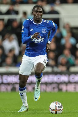 Everton 'dan Amadou Onana # 8 Premier League maçı sırasında Newcastle United Everton' a karşı St. James 's Park, Newcastle, İngiltere, 19 Ekim 202