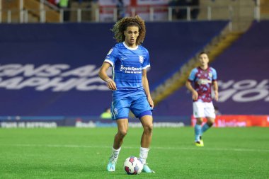 Birmingham City 'den Hannibal Mejbri 19 Ekim 202' de St Andrews, Birmingham 'da oynanan Gökyüzü İddia Şampiyonası maçında topu sürüyor.