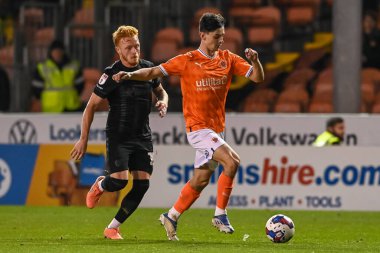 Blackpool 'dan Charlie Patino, 19 Ekim 202' de Bloomfield Road, Blackpool 'da oynanan Blackpool-Hull City maçında topa vuruyor.