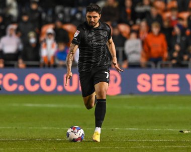 Hull City 'den 7 numaralı Ozan Tufan, 19 Ekim 202' de Bloomfield Road, Blackpool 'da oynanan Blackpool-Hull City maçında topa vuruyor.