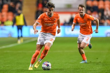 Blackpool 'dan Theo Corbeanu 19 Ekim 202' de Bloomfield Road, Blackpool 'da oynanan Blackpool-Hull City maçında topa vuruyor.