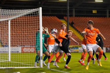 Hull City 'den Ryan Longman 19 Ekim 202' de Bloomfield Road, Blackpool 'da Blackpool' a karşı Hull City maçında Blackpool 'un 1 numaralı golü için topu Chris Maxwell' in ötesine fırlattı.
