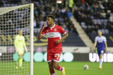 Middlesbrough 'dan Chuba Akpom # 29, 19 Ekim 202' de Wigan Atletizm Şampiyonası 'nda Middlesbrough' a karşı oynanan Gökyüzü İddia Şampiyonası maçında 1-4 kazanma hedefini kutluyor.