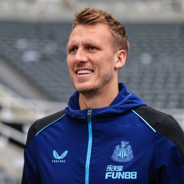 Newcastle United takımının 33 numaralı Dan Burn, 19 Ekim 2022 'de St. James' s Park, Newcastle 'da oynanan Premier League maçı öncesinde St Jamess Park' a vardı.