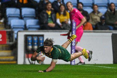 Avustralyalı Campbell Graham, Rugby Ligi Dünya Kupası 2021 karşılaşmasında Coventry Building Society Arena, Coventry, İngiltere, 21 Ekim 202 'de İskoçya maçında hat trick' ini tamamlamaya çalışıyor.