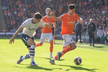 Blackpool 'un Charlie Patino # 28' i Blackpool maçında Blackpool Preston North End 'e karşı 22 Ekim 202' de Bloomfield Road, Blackpool 'da maç yapıyor.
