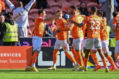 Blackpool 'dan Jerry Yates 22 Ekim 202' de Bloomfield Road, Blackpool 'da oynanan Blackpool-Preston North End maçında golünü 1-0 atmasını kutluyor.
