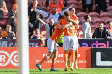Blackpool 'dan Jerry Yates 22 Ekim 202' de Bloomfield Road, Blackpool 'da oynanan Blackpool-Preston North End maçında golünü 1-0 atmasını kutluyor.
