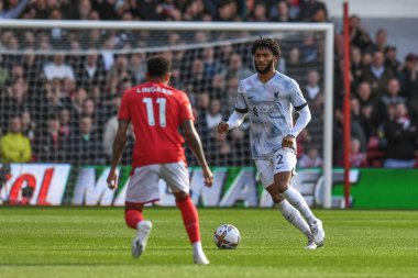 Liverpool 'dan Joe Gomez # 2 Premier Lig maçı sırasında Nottingham Forest, Liverpool' a karşı City Ground, Nottingham, İngiltere 'de 22 Ekim 202