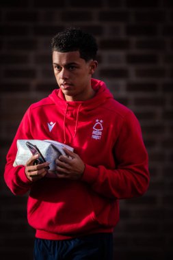 Nottingham Ormanı 'ndan Brennan Johnson # 20 Premier Lig maçından önce Nottingham Forest Liverpool' a karşı City Ground, Nottingham, 22 Ekim 202 'de geldi.