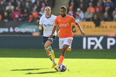 Blackpool 'dan CJ Hamilton # 22 numara 21 Ekim 202' de Bloomfield Road, Blackpool 'da oynanan Blackpool-Preston North End maçında topa vuruyor.