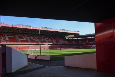 The City Ground 'un genel manzarası, Nottingham Forest F.C. Premier Lig maçı sırasında Nottingham Forest, Liverpool 'a karşı City Ground, Nottingham, İngiltere, 22 Ekim 202