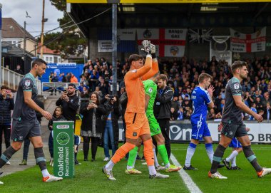Plymouth Argyle kalecisi Michael Cooper (1), 22 Ekim 202 tarihinde İngiltere 'nin Bristol Stadyumu' nda Bristol Rovers - Plymouth Argyle maçına çıkmadan önce ayrıldı.