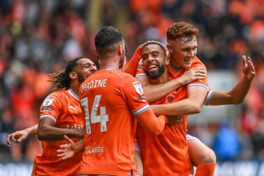 Blackpool 'dan CJ Hamilton # 22, 21 Ekim 202' de Bloomfield Road, Blackpool 'da oynanan Blackpool-Preston North End maçında 4-1 kazanma hedefini kutluyor.