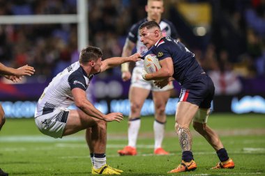 İngiltere 'den Jack Welsby ve Fransa' dan Morgan Escar Rugby Ligi Dünya Kupası 2021 Grubu A Grubu maçında İngiltere Fransa 'ya karşı Bolton Stadyumu, Bolton, İngiltere 22 Ekim 2022