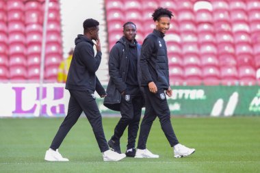 Huddersfield Town, 22 Ekim 202 'de Riverside Stadyumu, Middlesbrough, İngiltere' de oynanan Middlesbrough-Huddersfield maçında sahaya çıkmadan önce saha denetimini yapıyor.