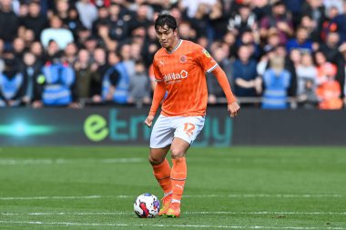 Blackpool 'dan Kenny Dougall # 12, 21 Ekim 202' de Bloomfield Road, Blackpool 'da oynanan Blackpool-Preston North End maçında maç sırasında hareket halindeydi.