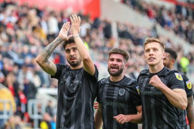 Hull City 'den 7 numaralı Ozan Tufan, 22 Ekim 202' de New York Stadyumu 'nda oynanan ve Rotherham United ile Hull City arasındaki Sky Bet Şampiyonası' nda 1-4 'lük galibiyetini kutluyor.