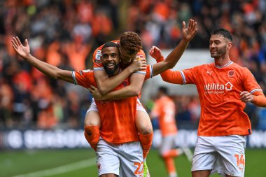 Blackpool 'dan CJ Hamilton # 22, 21 Ekim 202' de Bloomfield Road, Blackpool 'da oynanan Blackpool-Preston North End maçında 4-1 kazanma hedefini kutluyor.