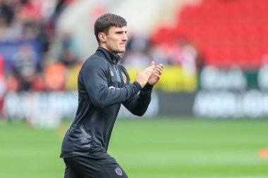 Hull City 'den 16 numaralı Ryan Longman, 22 Ekim 202' de İngiltere 'nin Rotherham Stadyumu' nda oynanan Sky Bet Şampiyonası karşılaşması öncesinde oynanan ısınma öncesi seyircileri alkışlıyor.