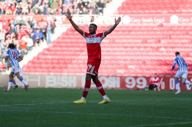 Middlesbrough 'dan Chuba Akpom, 22 Ekim 202' de Middlesbrough, Middlesbrough 'da oynanan Sky Bet Şampiyonası maçında hakem Andy Davis' e sesleniyor.