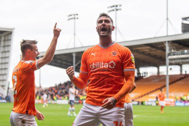 Blackpool 'dan Gary Madine, 22 Ekim 202' de Bloomfield Road, Blackpool 'da oynanan Blackpool-Preston North End maçında yan golünü attı.