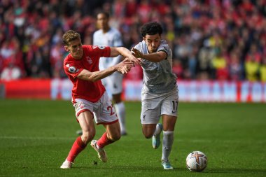Liverpool 'dan Curtis Jones # 17 Premier League maçında Nottingham Ormanı' ndan Ryan Yates # 22 ile Liverpool City Ground, Nottingham, Birleşik Krallık 'ta Liverpool' a karşı 22 Ekim 202 'de karşılaştı.