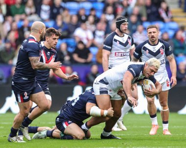 İngiltere 'nin Ryan Hall takımını Rugby Ligi Dünya Kupası 2021 Grubu A Grubu İngiltere ile Bolton Üniversitesi Stadyumu, Bolton, Birleşik Krallık, 22 Ekim 202' de oynanan karşılaşmada Fransız Benjamin Garcia yendi.